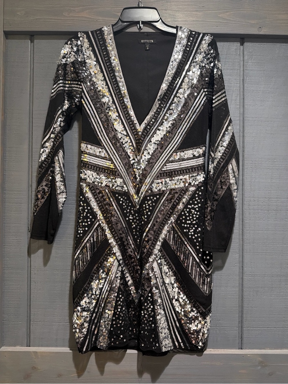 Express Black Sequin V-Neck Long Sleeve Party Dress